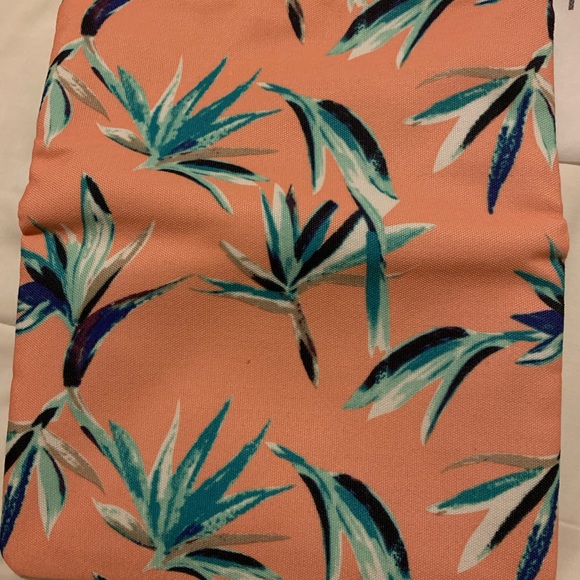 Stylish reversible clutch! - Picture 4 of 8